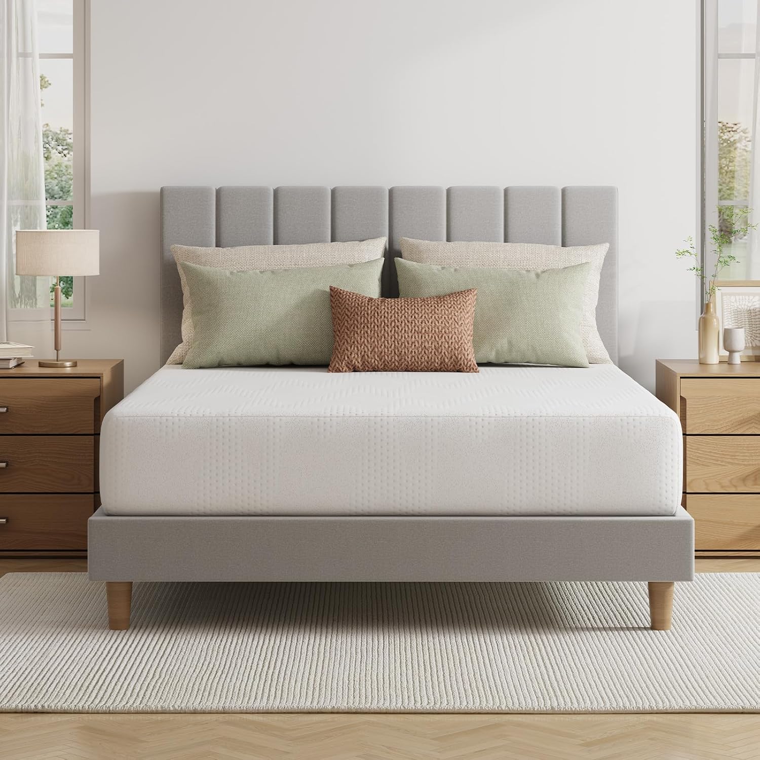 Novilla 12 Inch Queen Mattress in a Box, Gel Memory Foam Queen Size Bed Mattress for Cooling Night Sleep, Comfort Sleep & Pressure Relief, CertiPUR-US Certified,White