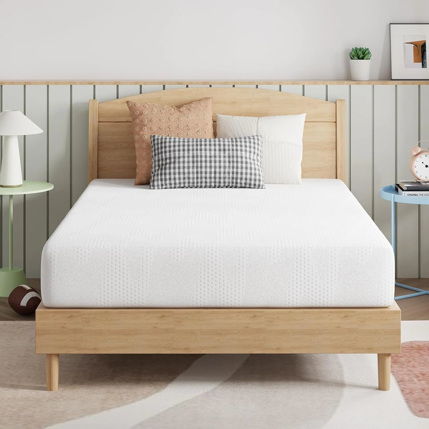 Novilla 12 Inch Queen Mattress in a Box, Gel Memory Foam Queen Size Bed Mattress for Cooling Night Sleep, Comfort Sleep & Pressure Relief, CertiPUR-US Certified,White